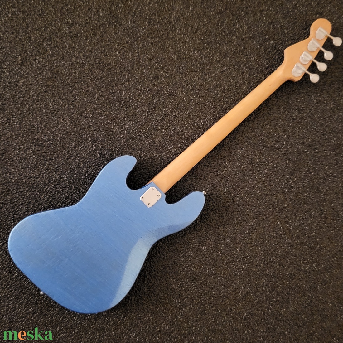 Fender Jazz Bass gitár makett - művészet - makett, modell - Meska.hu Fender Jazz Bass gitár makett - művészet - makett, modell - Meska.hu