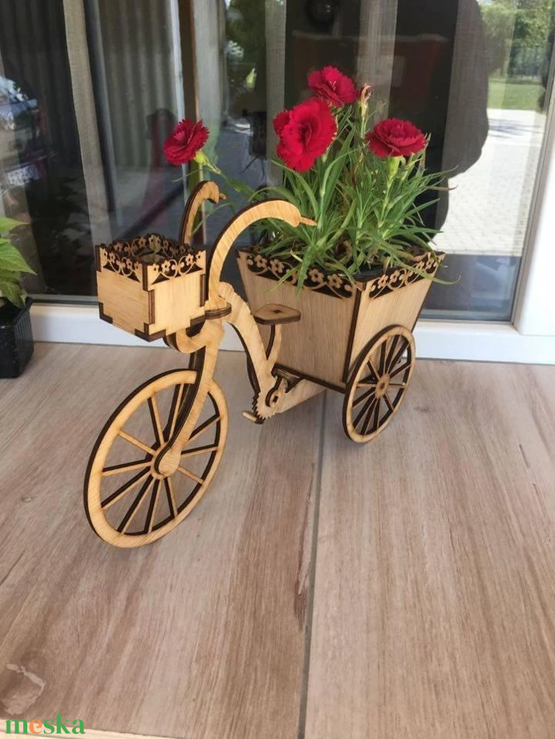 I. virágtartó tricikli � természetes fa dekoráció, egyedi gravírozással - otthon & életmód - dekoráció - virágdísz és tartó - cserép & kaspó - Meska.hu
