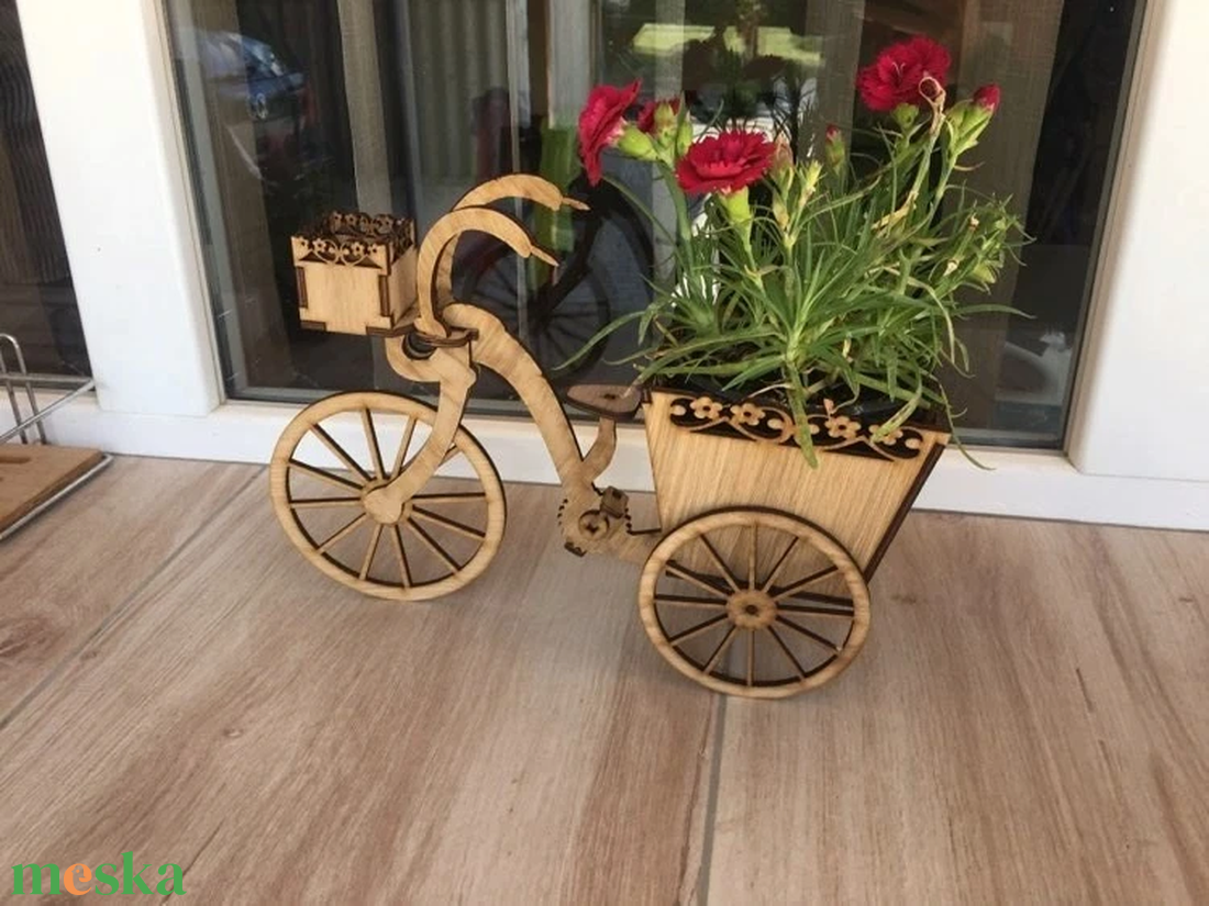 I. virágtartó tricikli � természetes fa dekoráció, egyedi gravírozással - otthon & életmód - dekoráció - virágdísz és tartó - cserép & kaspó - Meska.hu