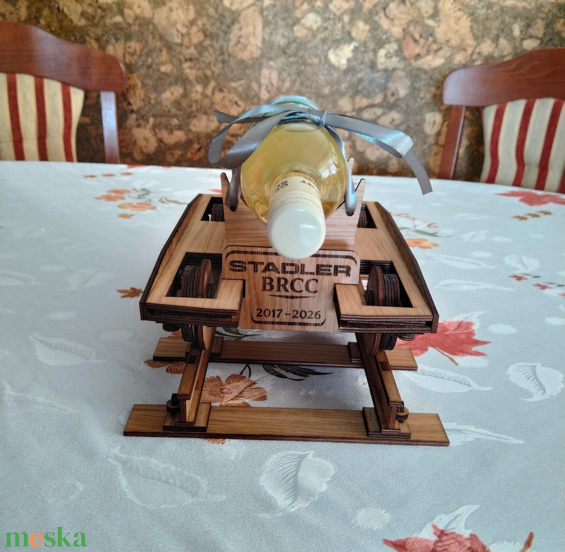 Vasúti bor tartó fából � egyedi, gravírozható ajándék vasút rajongóknak - művészet - makett, modell - Meska.hu