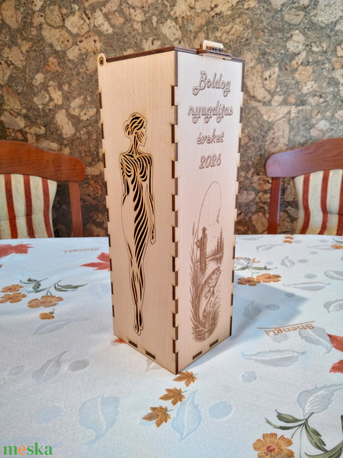 Gravírozott fa boros doboz � egyedi ajándék horgászoknak és nőknek - otthon & életmód - konyhafelszerelés, tálalás - italos kellékek - italtartó - Meska.hu