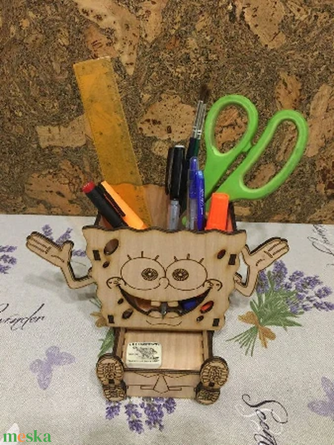 SpongeBob fa tolltartó fiókkal � egyedi névgravírozással - otthon & életmód - tárolás & rendszerezés - íróasztali tároló - Meska.hu