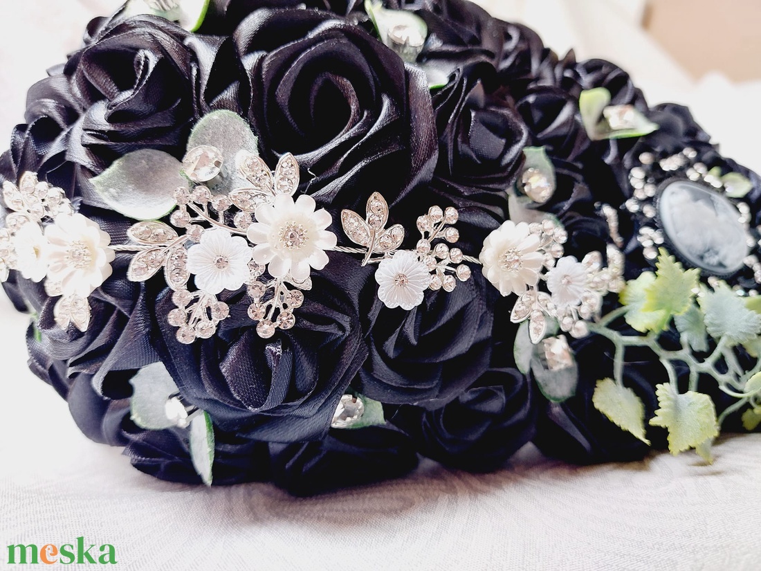 Fekete elegncia - esküvő - menyasszonyi- és dobócsokor - Meska.hu