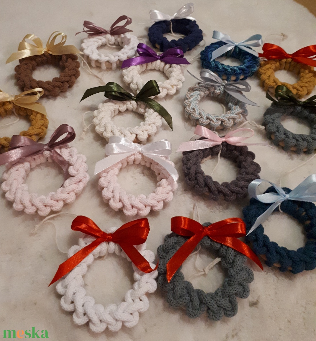 Horgolt karácsonyfadíszek - karácsony - karácsonyi lakásdekoráció - karácsonyfadíszek - Meska.hu