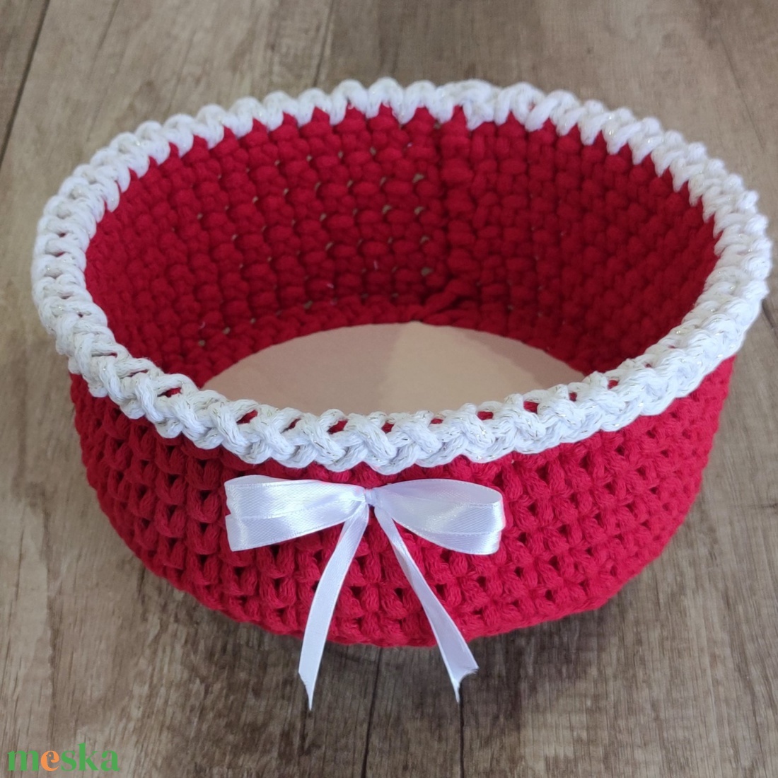 Karácsonyi horgolt tárolókosár fa alapra - karácsony - karácsonyi lakásdekoráció - ünnepi asztaldekoráció - Meska.hu