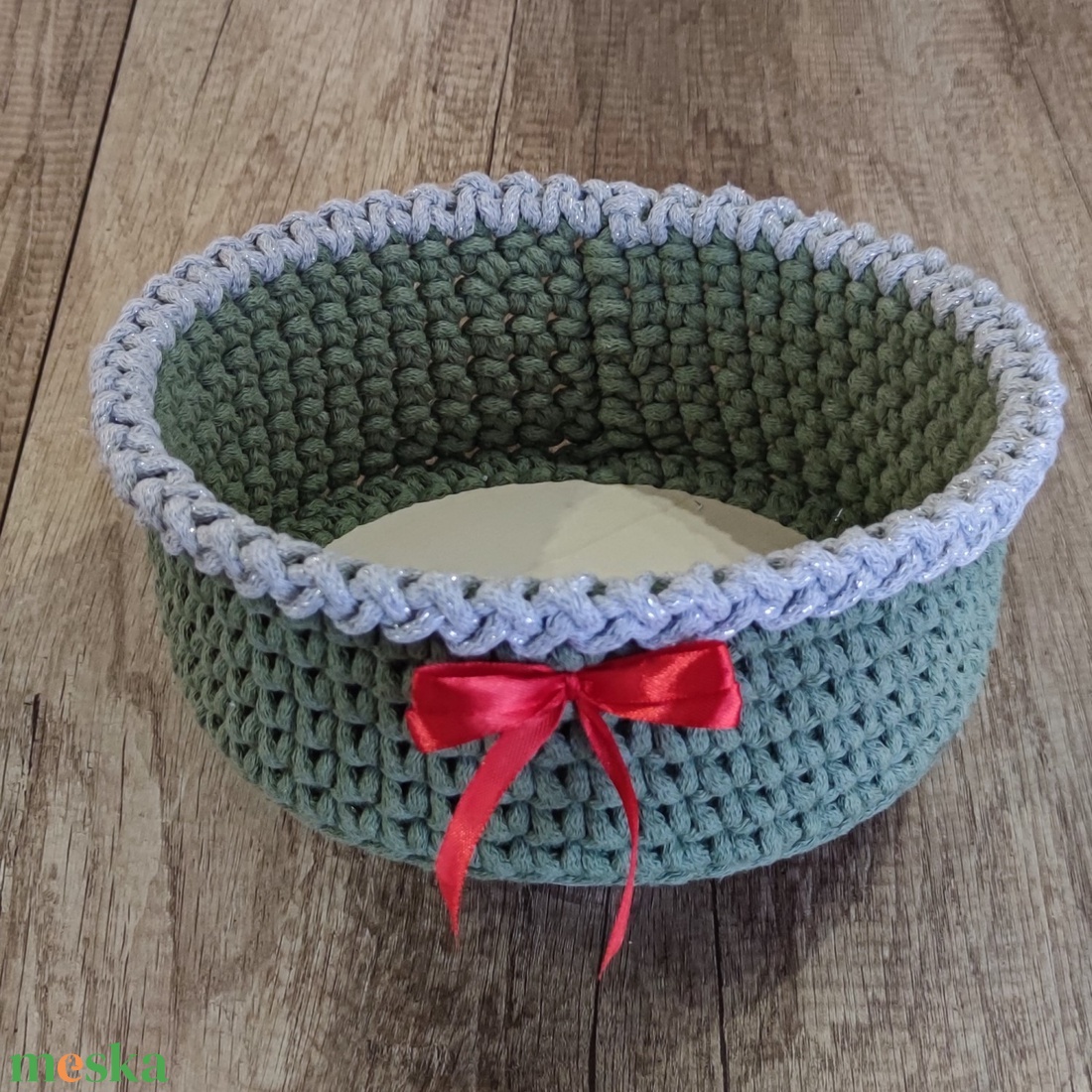 Karácsonyi horgolt tárolókosár fa alapra - karácsony - karácsonyi lakásdekoráció - ünnepi asztaldekoráció - Meska.hu