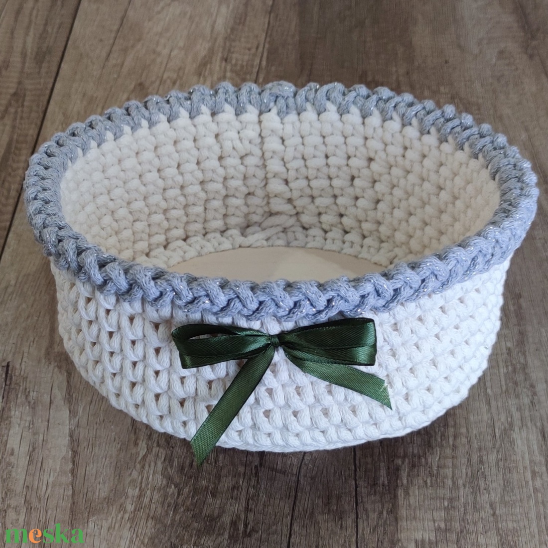 Karácsonyi horgolt tárolókosár fa alapra - karácsony - karácsonyi lakásdekoráció - ünnepi asztaldekoráció - Meska.hu