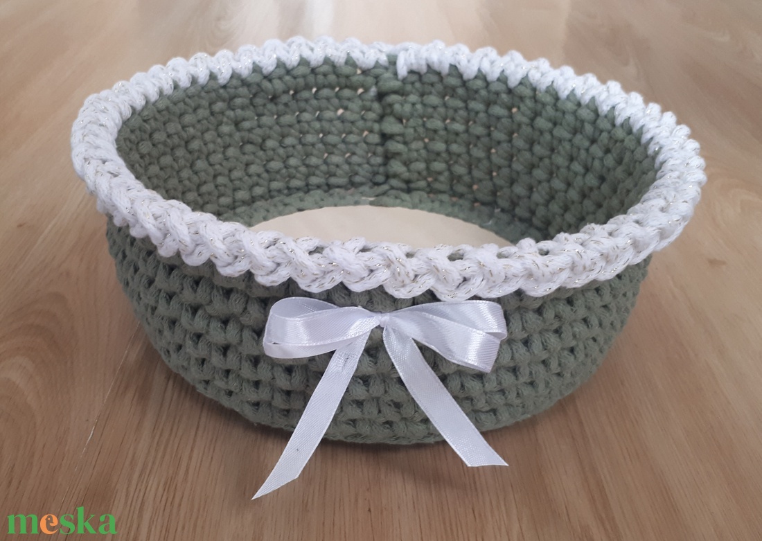 Karácsonyi horgolt tárolókosár fa alapra - karácsony - karácsonyi lakásdekoráció - ünnepi asztaldekoráció - Meska.hu