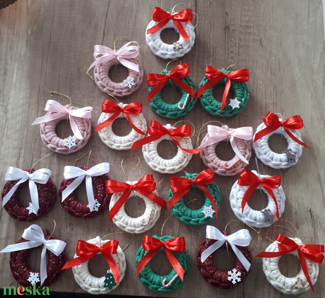 Horgolt karácsonyfa díszek  - karácsony - karácsonyi lakásdekoráció - karácsonyfadíszek - Meska.hu