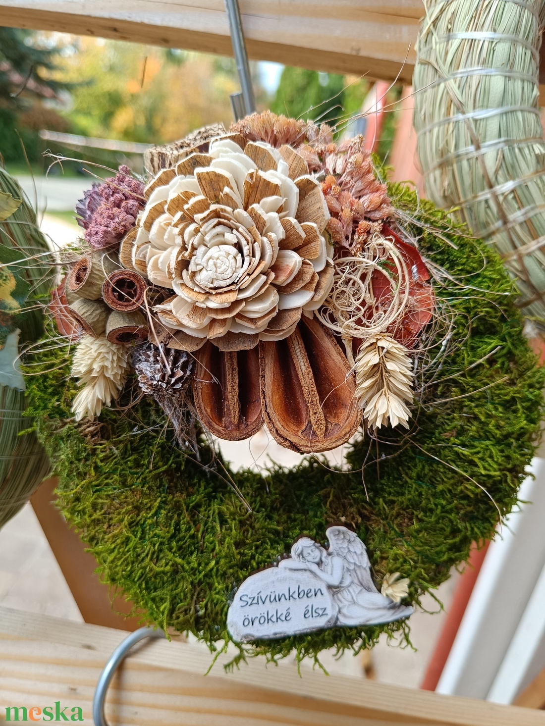 Mohás kegyeleti sírdísz koszorú - otthon & életmód - vallás - temetkezési tárgy - sírdísz, kegyeleti dísz - Meska.hu Mohás kegyeleti sírdísz koszorú - otthon & életmód - vallás - temetkezési tárgy - sírdísz, kegyeleti dísz - Meska.hu