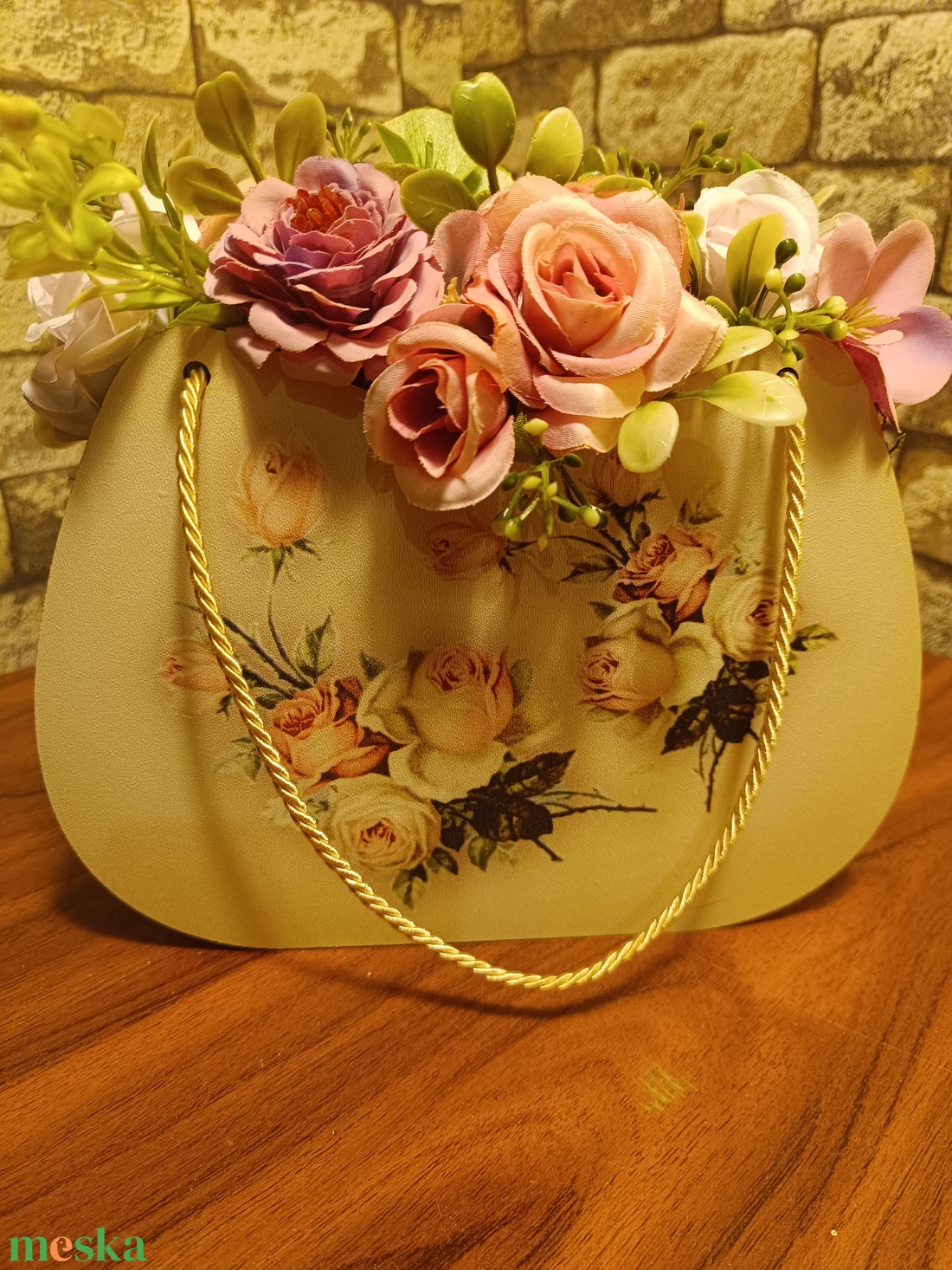 Táska tavaszi dísz - otthon & életmód - dekoráció - asztal és polc dekoráció - asztaldísz - Meska.hu