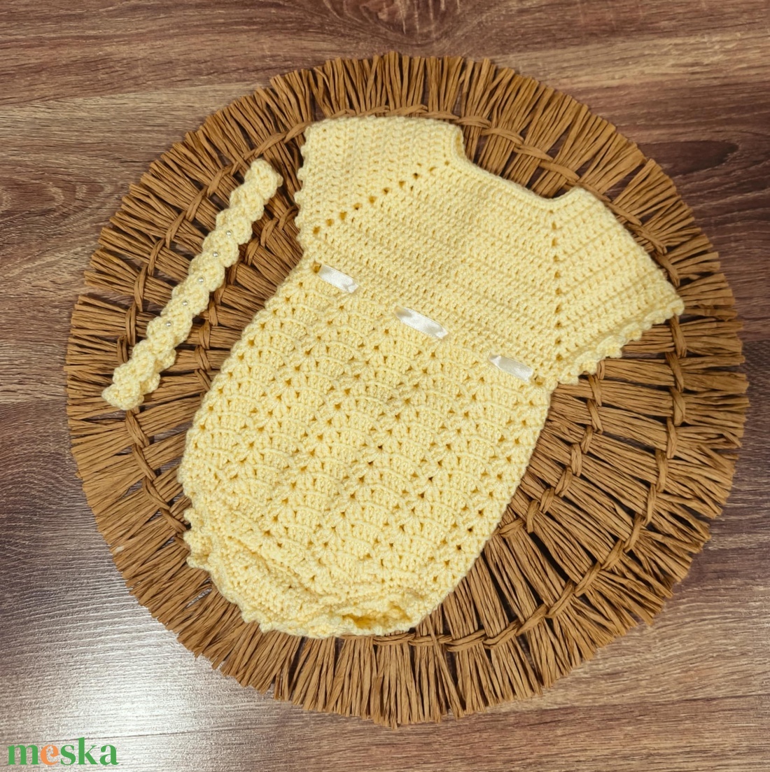 Horgolt kislány body fejpánttal újszülött fotózásra - baba - mama - babafotózás - szett újszülött fotózásra - Meska.hu