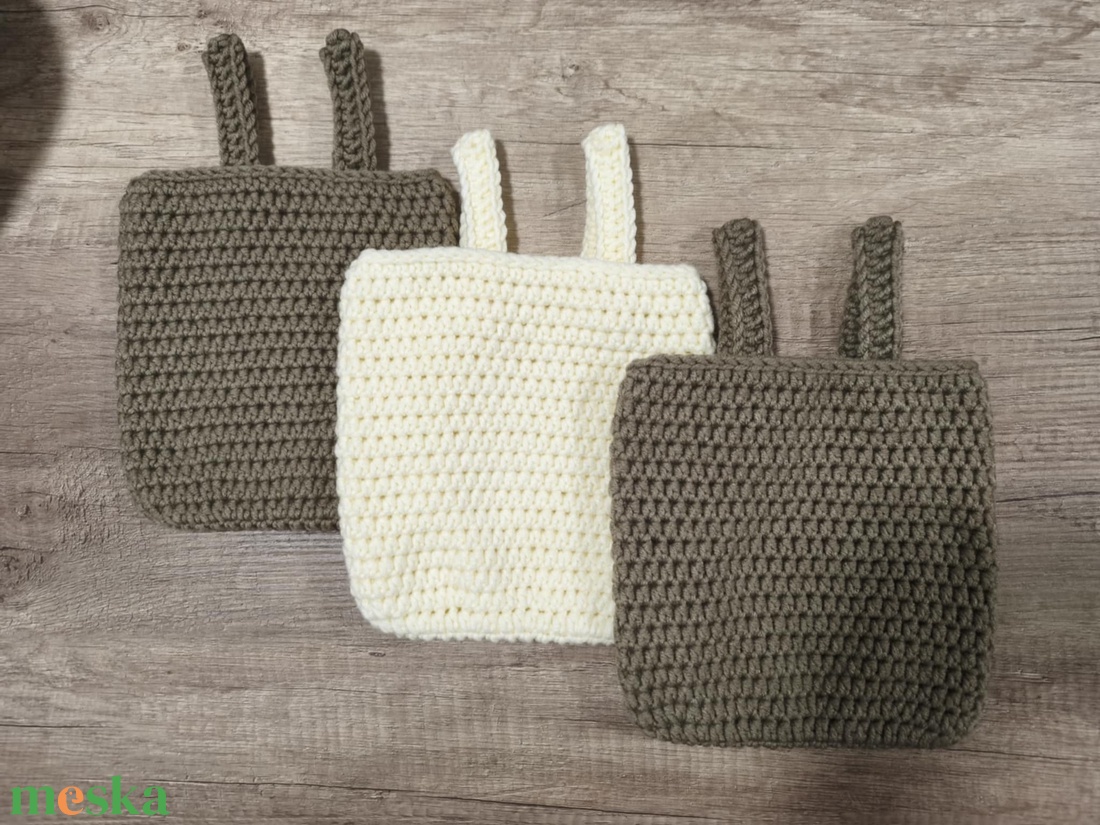 Horgolt pelenkatartó kiságyra - baba - mama - pelenkázó, babafürdető kellékek - pelenkatároló (kosár, fali) - Meska.hu