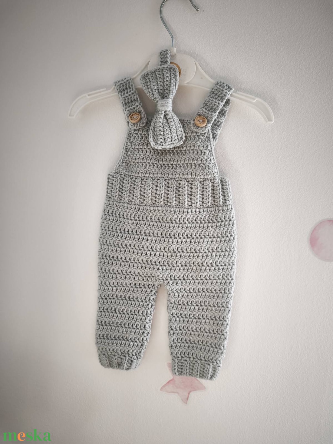 Horgolt kantáros nadrág csokornyakkendővel - baba - mama - babaruházat - baba nadrág - Meska.hu