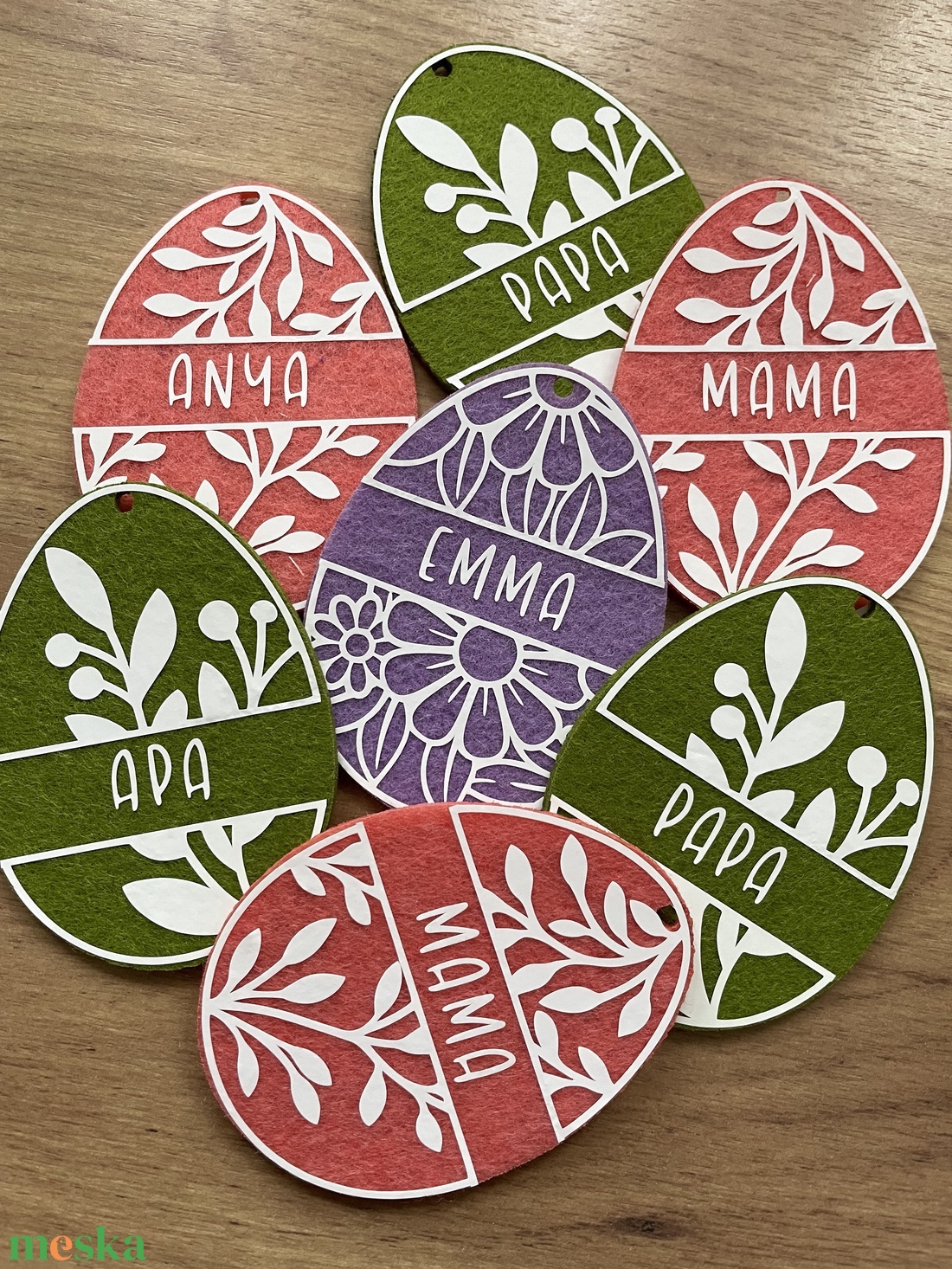 Névre szóló húsvéti tojás (lila) - otthon & életmód - dekoráció - fali és függő dekoráció - falra akasztható dekor - Meska.hu