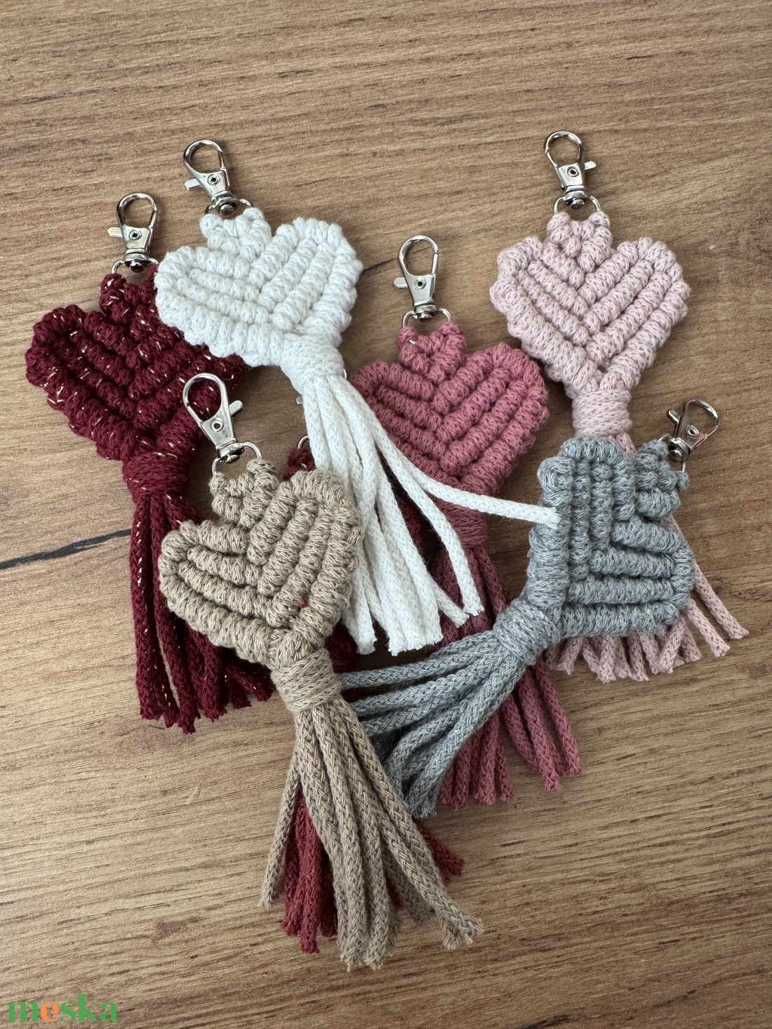Makramé szív kulcstartó - táska & tok - kulcstartó & táskadísz - kulcstartó - Meska.hu