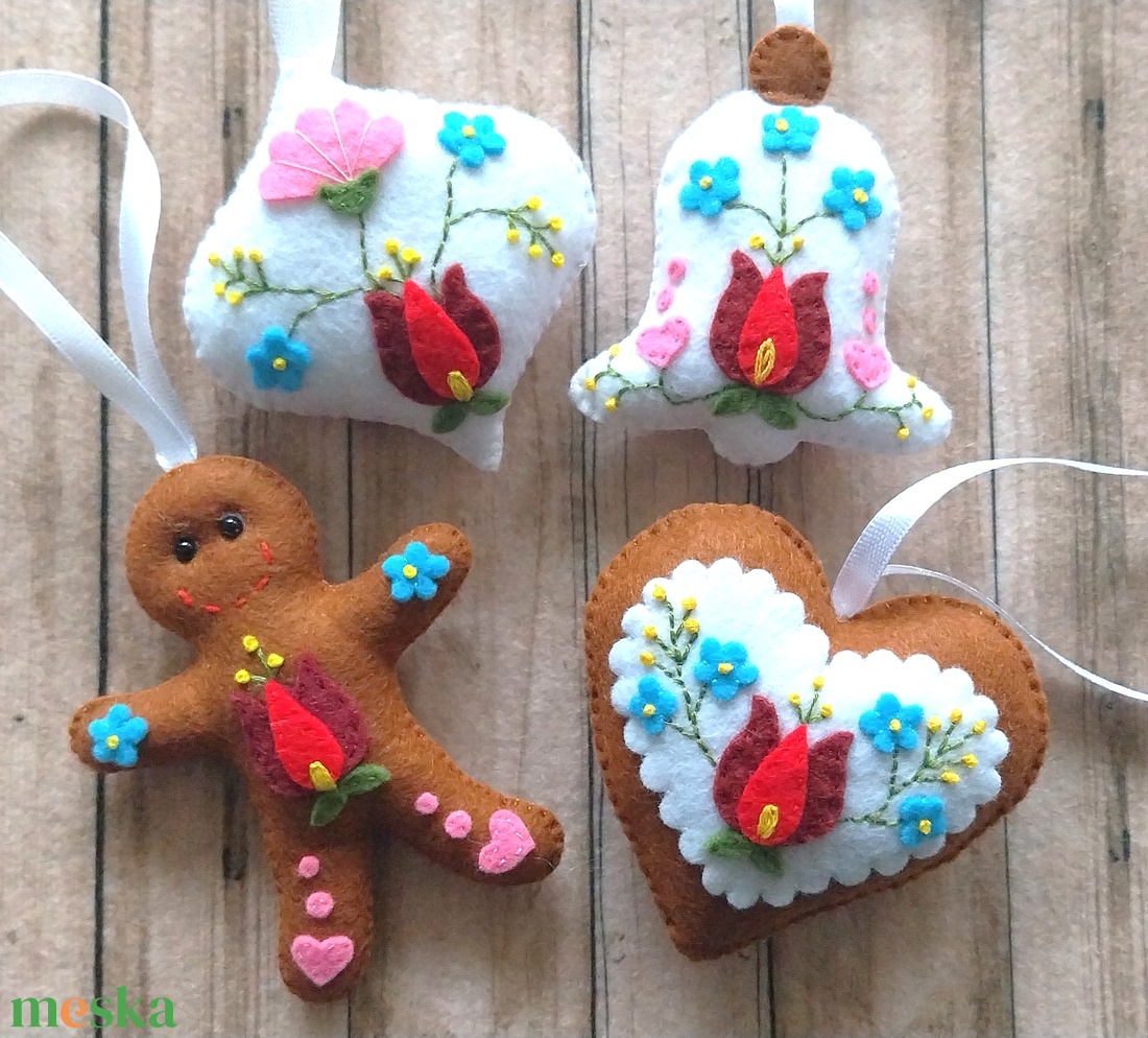 Kalocsai mintás filc Karácsonyi 4 db-os szett - karácsony - karácsonyi lakásdekoráció - karácsonyfadíszek - Meska.hu