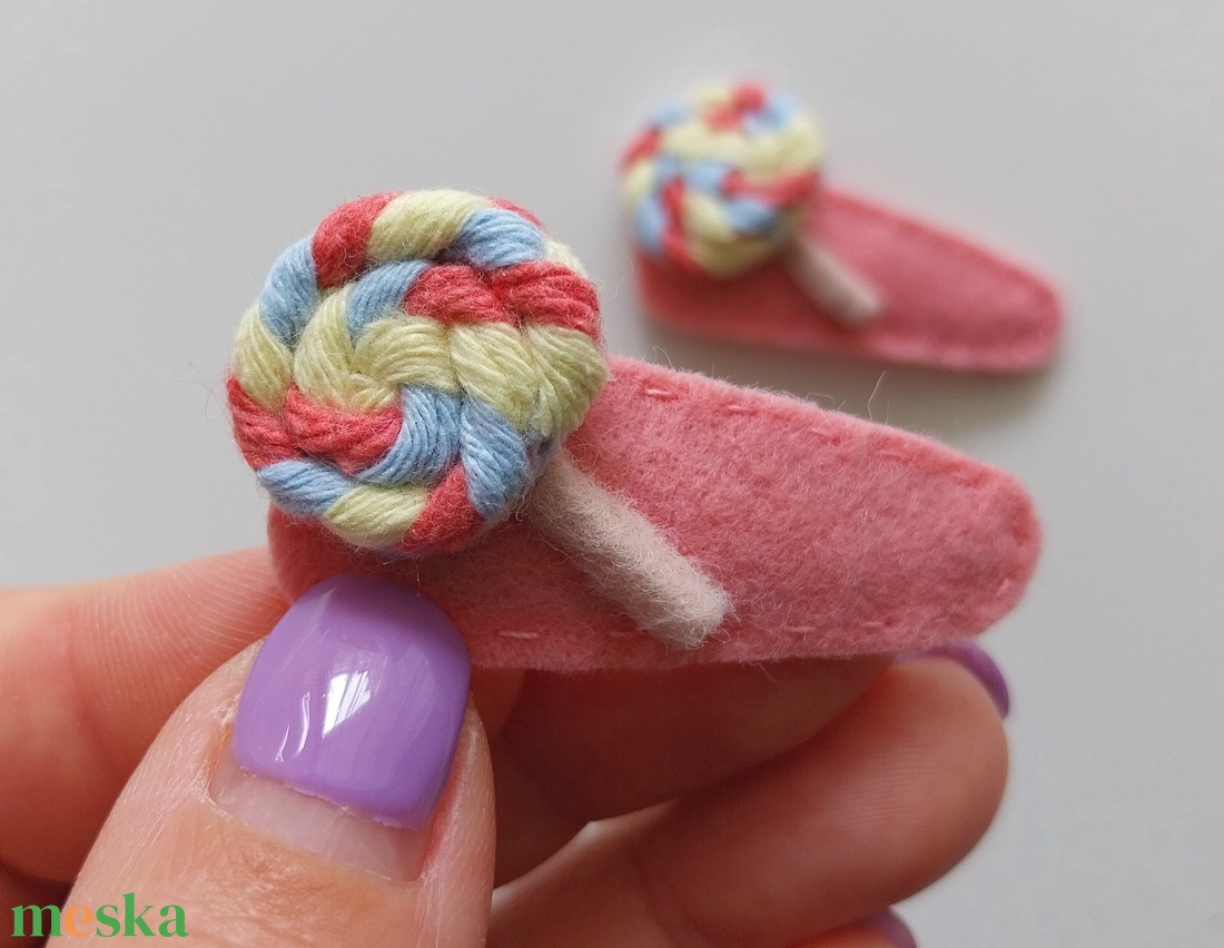 2 db Nyalókás hajcsat, Filc candy hajcsat, Filc hajdísz, egyedi csitt-csatt - ruha & divat - hajdísz & hajcsat - hajcsat & hajtű - Meska.hu