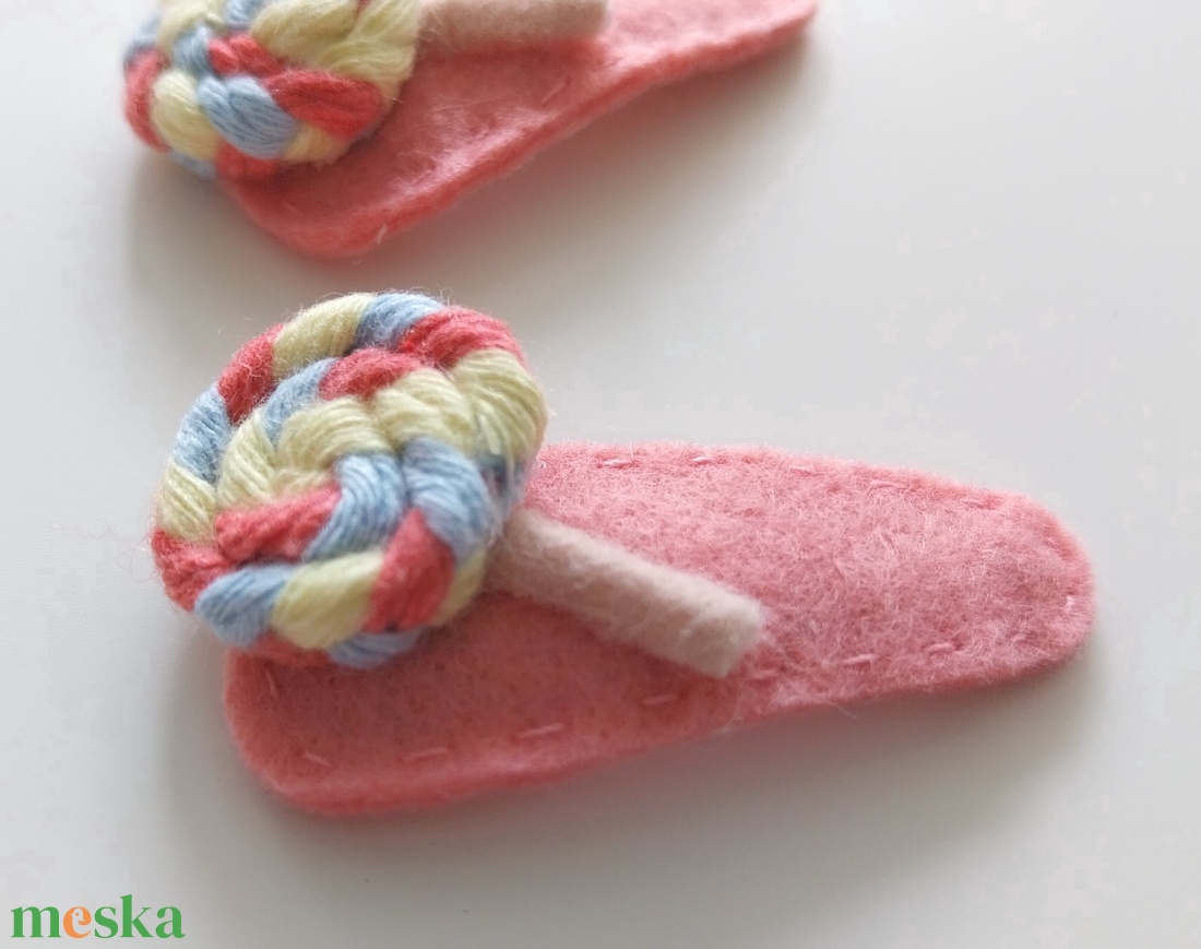 2 db Nyalókás hajcsat, Filc candy hajcsat, Filc hajdísz, egyedi csitt-csatt - ruha & divat - hajdísz & hajcsat - hajcsat & hajtű - Meska.hu