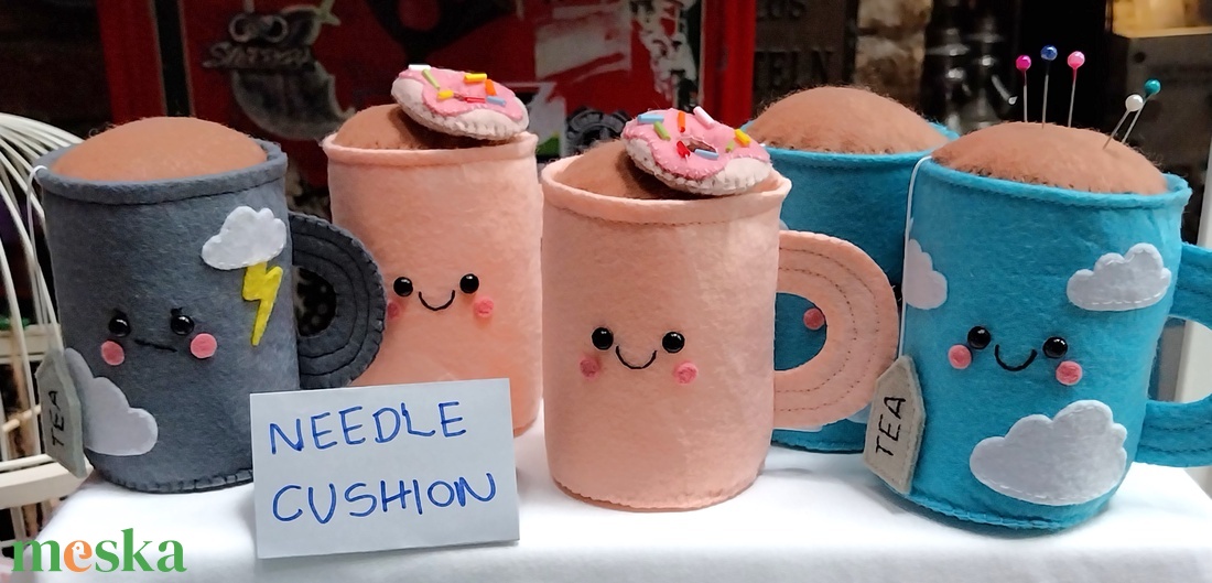 Bögre tűpárna, filc tűpárna, kawaii bögre - otthon & életmód - lakástextil - varrókellék - Meska.hu