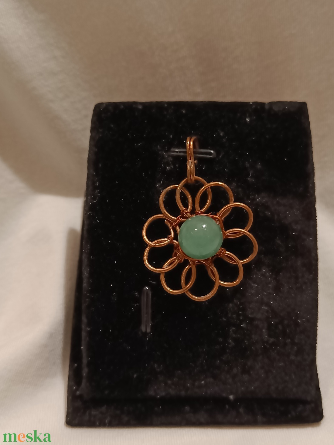 Virág medál aventurin középpel - ékszer - nyaklánc - medál - Meska.hu