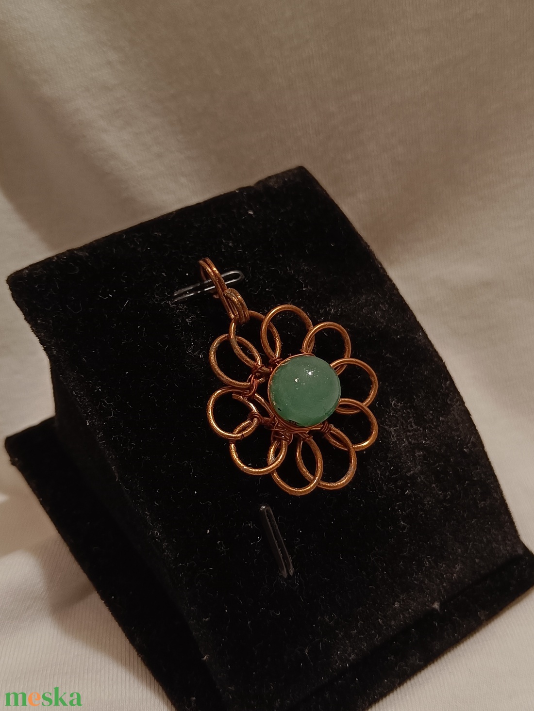 Virág medál aventurin középpel - ékszer - nyaklánc - medál - Meska.hu