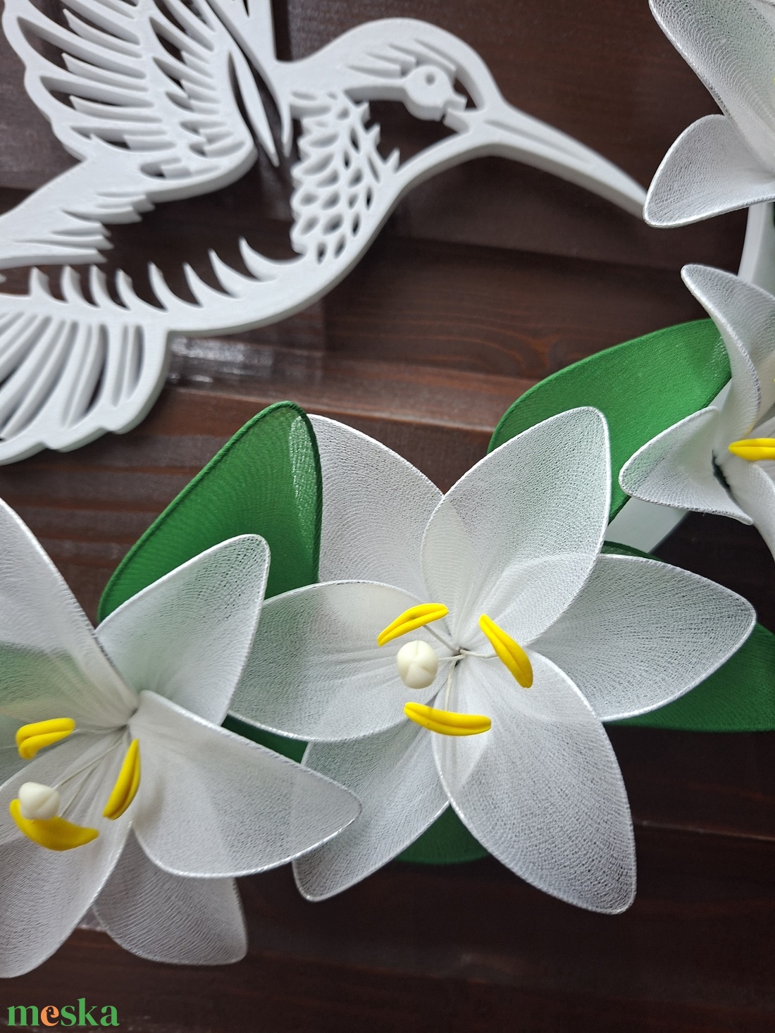 3D nyomtatott kolibris ajtódísz kézzel készített harisnyavirágokkal  - otthon & életmód - dekoráció - ajtó- és ablak dekoráció - ablakdísz - Meska.hu