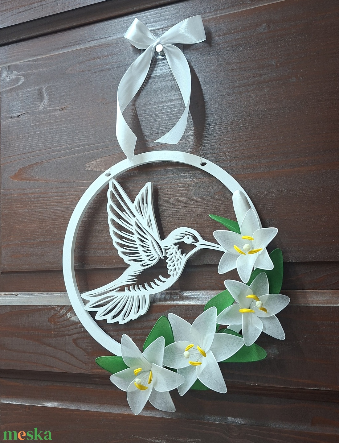 3D nyomtatott kolibris ajtódísz kézzel készített harisnyavirágokkal  - otthon & életmód - dekoráció - ajtó- és ablak dekoráció - ablakdísz - Meska.hu