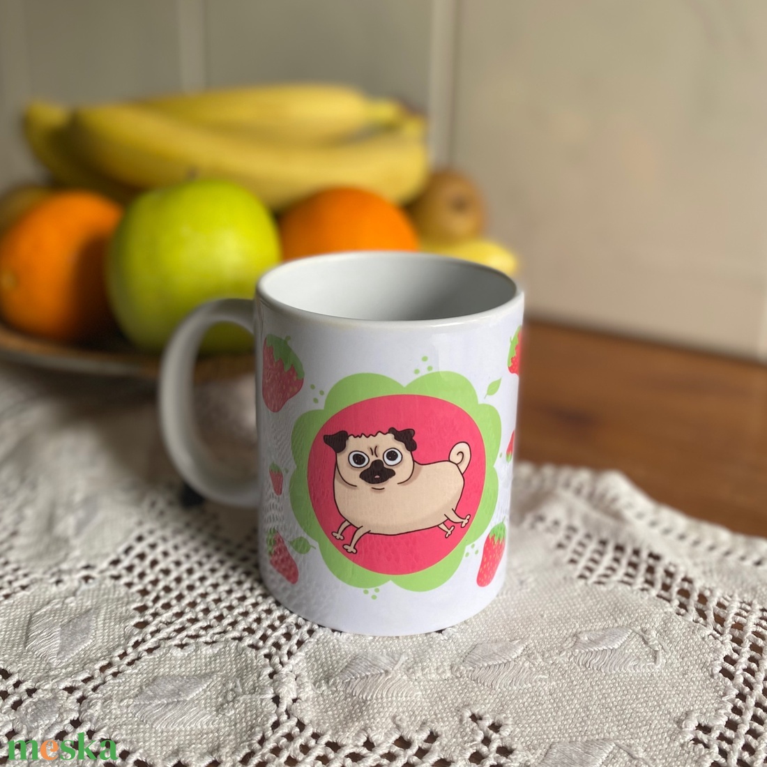 Mopszos nyári epres bögre, pug akciós termékkép 1
