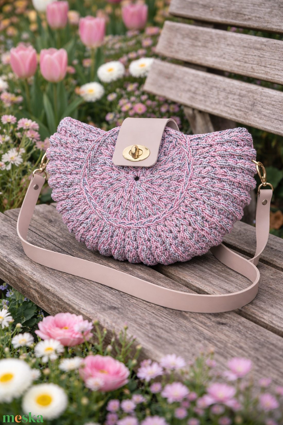 Egyedi, kézzel horgolt designer táska pasztell részletekkel - táska & tok - kézitáska & válltáska - vállon átvethető táska - Meska.hu