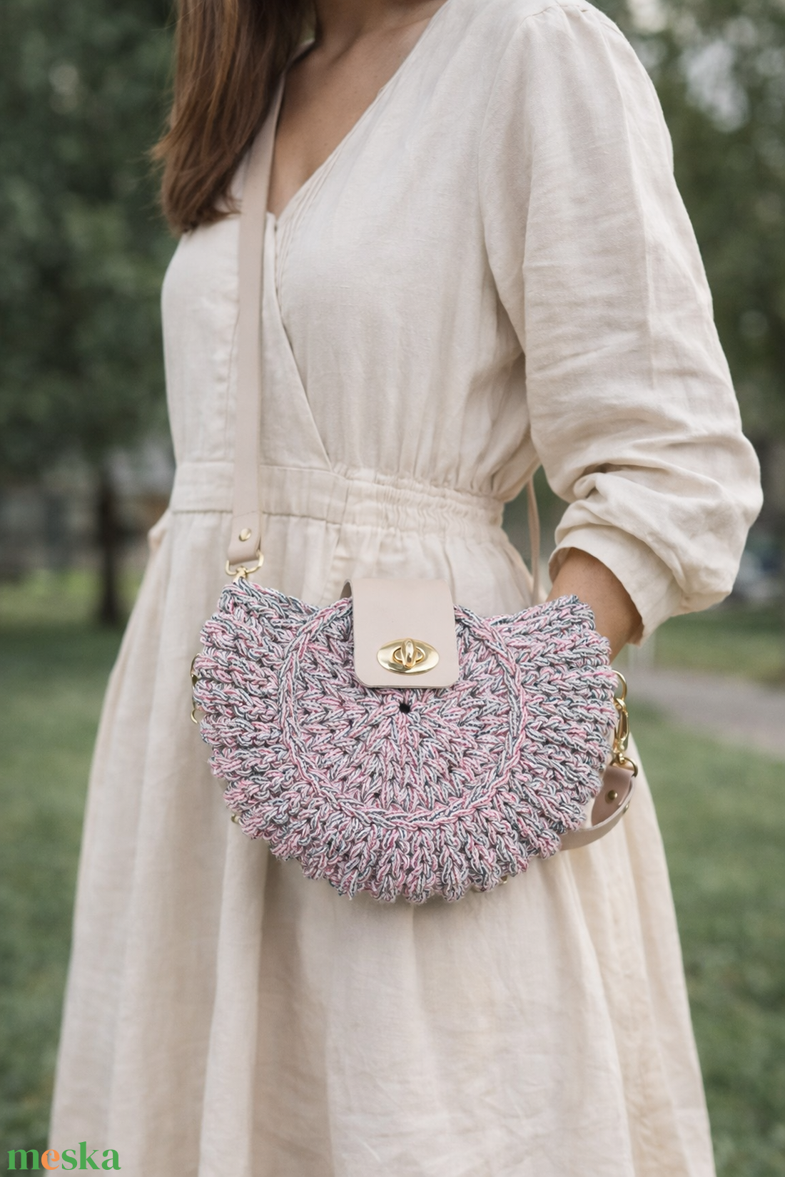 Egyedi, kézzel horgolt designer táska pasztell részletekkel - táska & tok - kézitáska & válltáska - vállon átvethető táska - Meska.hu