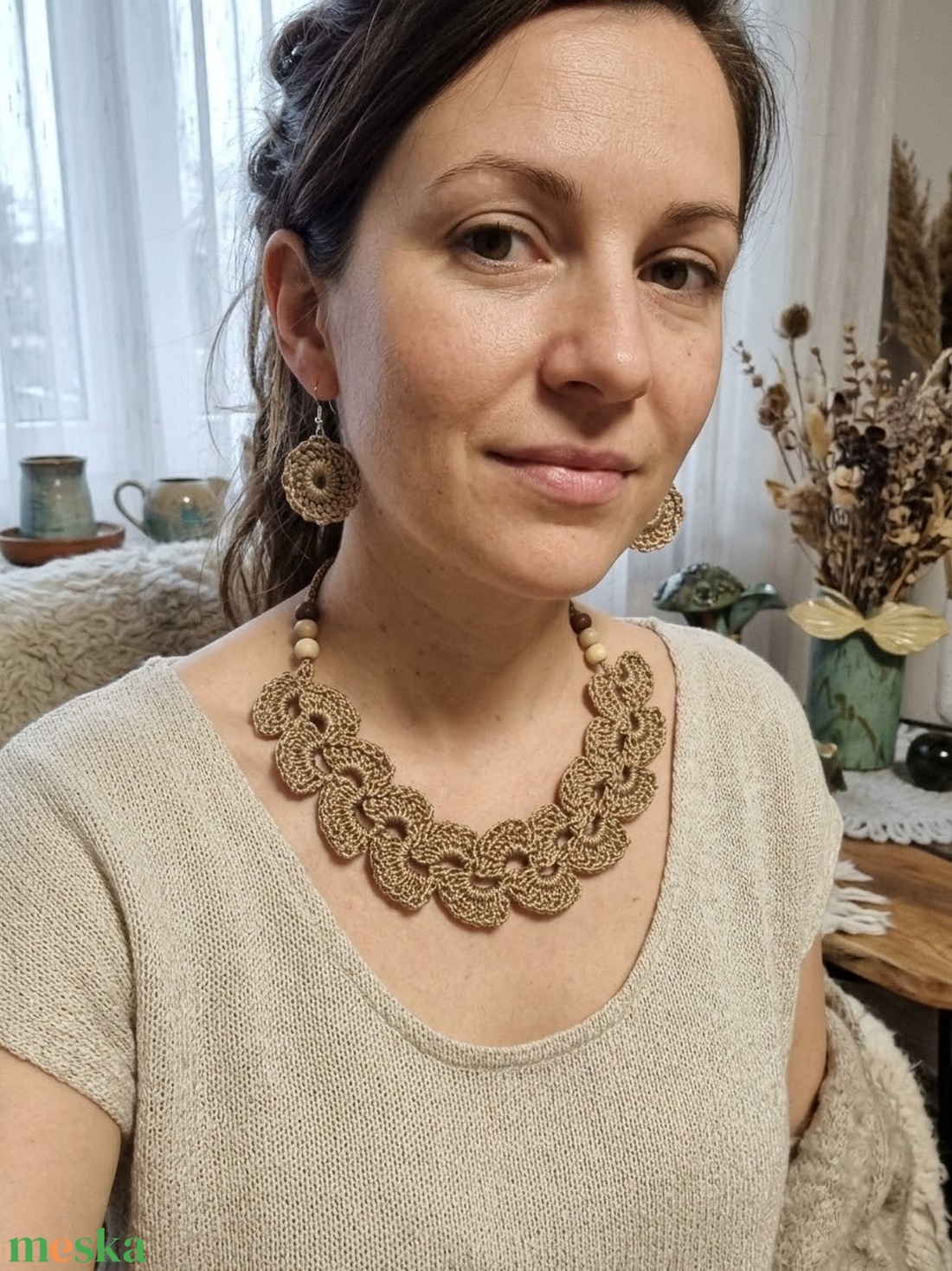 Kézzel horgolt, elegáns ékszerszett, amely egy statement nyakláncból és a hozzá illő lógós fülbevalóból áll.  - ékszer - nyaklánc - statement nyaklánc - Meska.hu