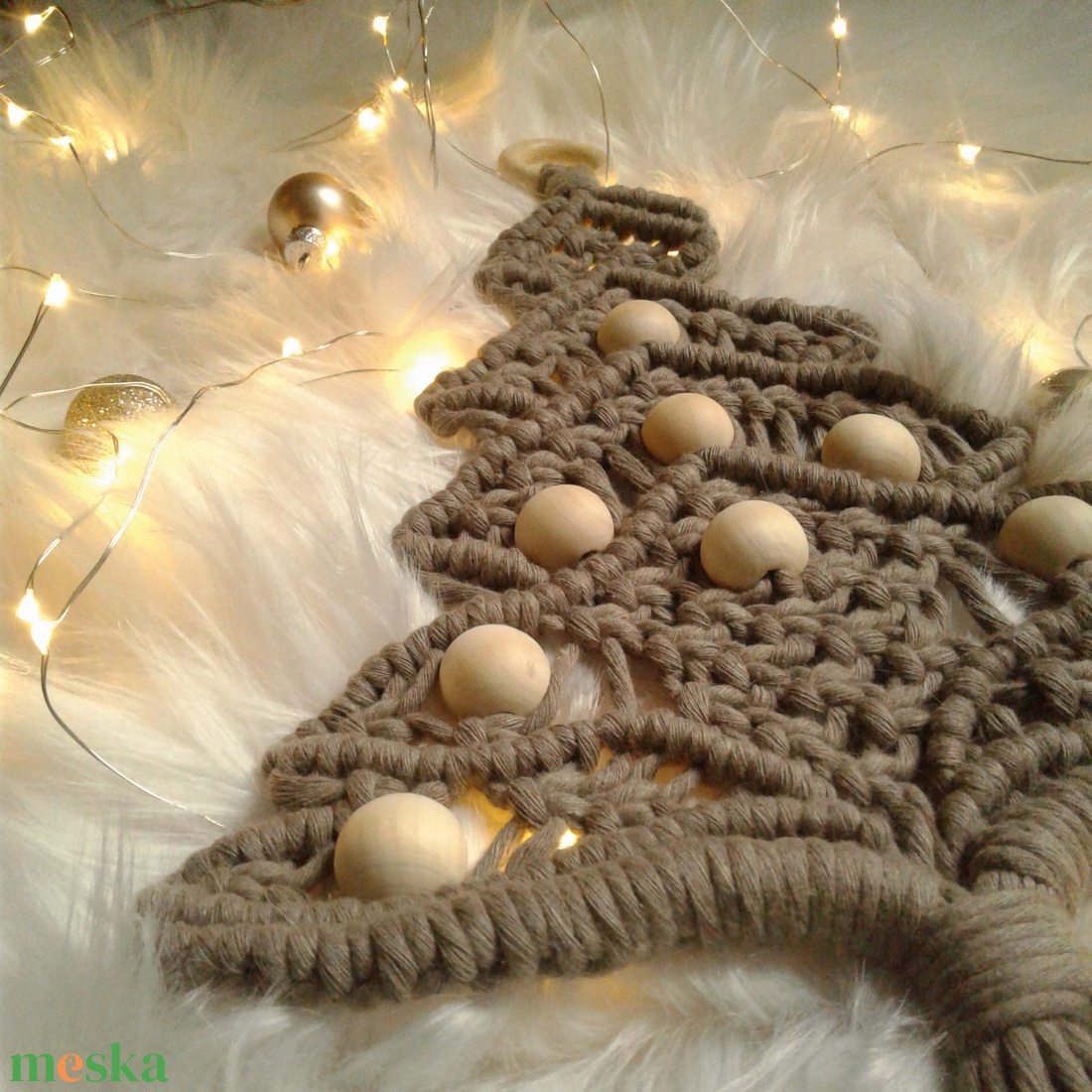  Makramé fenyőfa, fali dekoráció, dísz, kávé színű - karácsony - karácsonyi lakásdekoráció - karácsonyi lakásdíszek - Meska.hu
