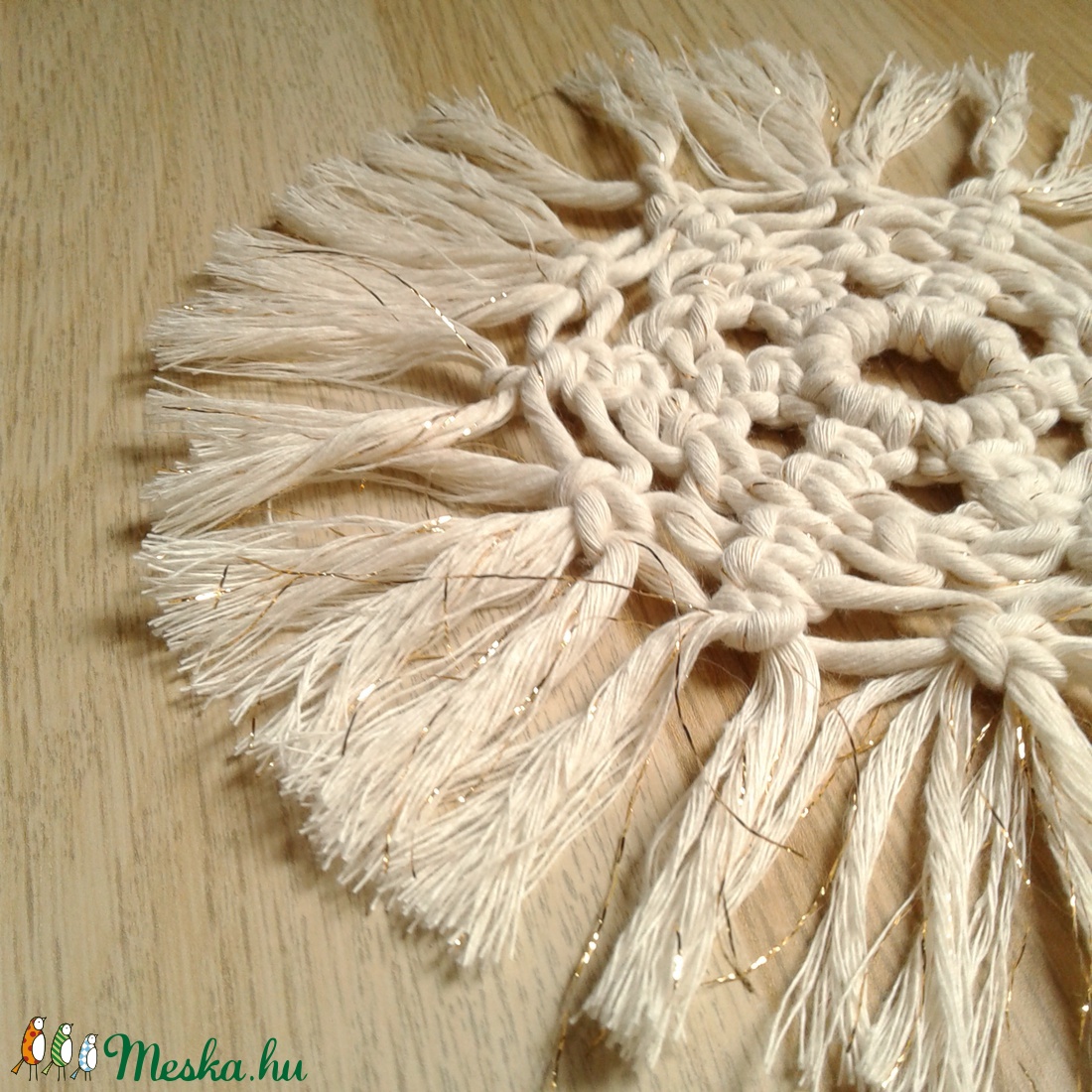 Aranyszálas, natúr makramé alátét. kis terítő, dísz - karácsony - karácsonyi lakásdekoráció - Meska.hu