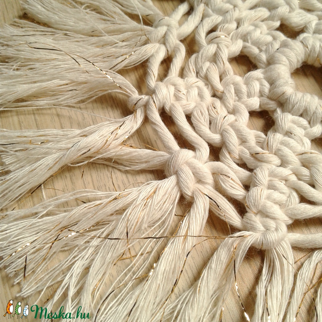 Aranyszálas, natúr makramé alátét. kis terítő, dísz - karácsony - karácsonyi lakásdekoráció - Meska.hu