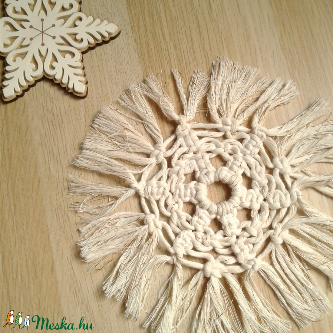 Aranyszálas, natúr makramé alátét. kis terítő, dísz - karácsony - karácsonyi lakásdekoráció - Meska.hu