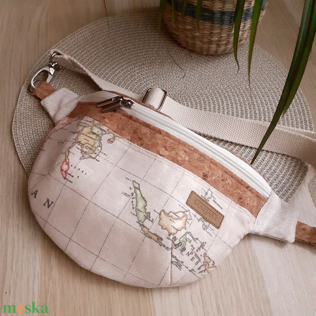 Indonézia térképmintás övtáska, kistáska, crossbody - táska & tok - övtáska - Meska.hu
