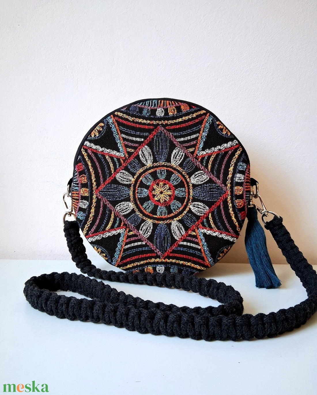 Körtáska, kis táska, válltáska, geometrikus mintás gobelin szövetből makramé vállpánttal - táska & tok - kézitáska & válltáska - válltáska - Meska.hu