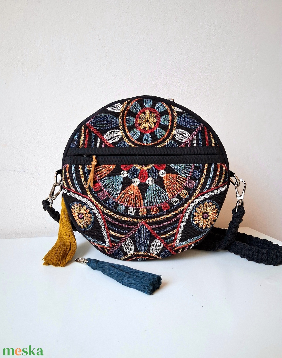 Körtáska, kis táska, válltáska, geometrikus mintás gobelin szövetből makramé vállpánttal - táska & tok - kézitáska & válltáska - válltáska - Meska.hu
