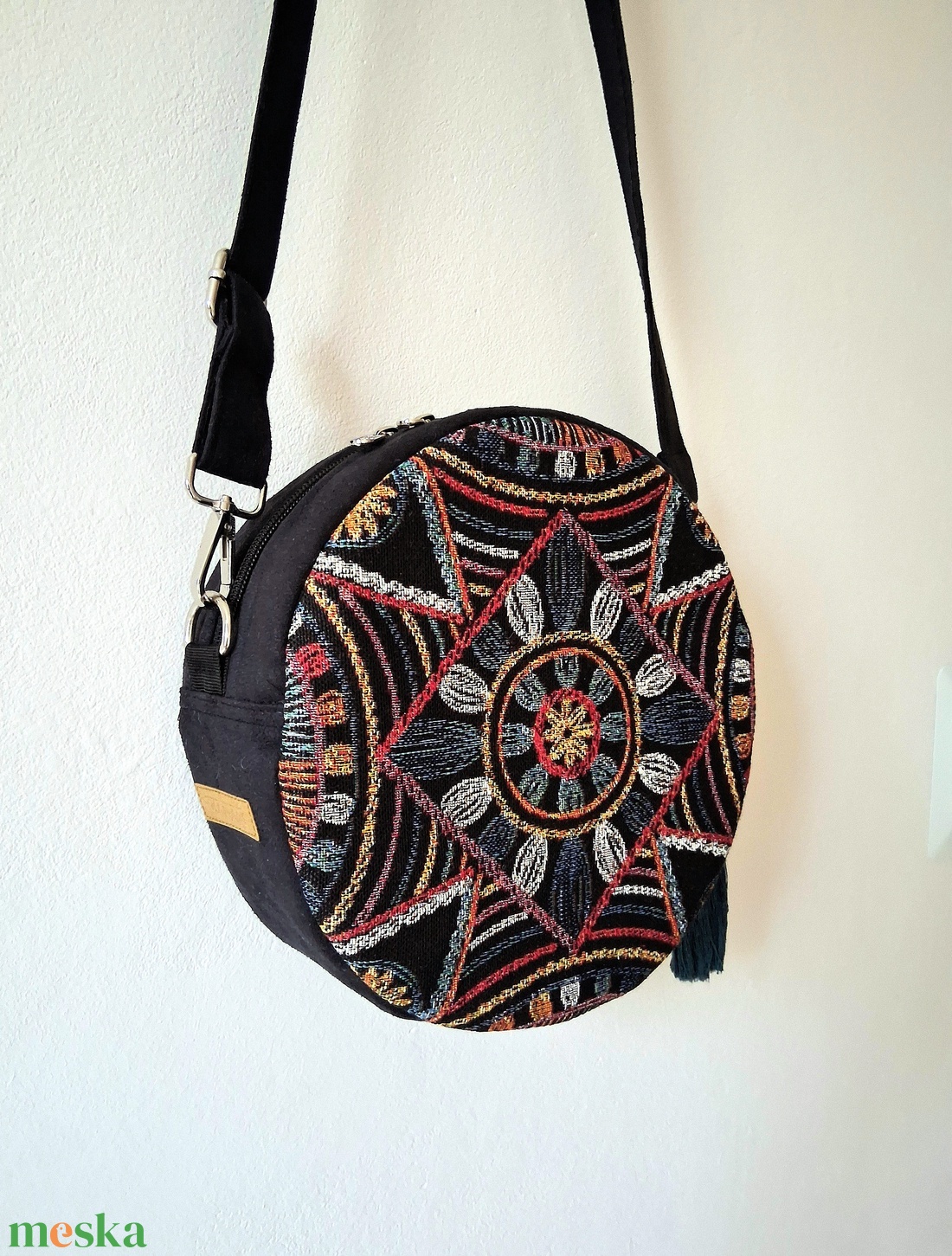 Körtáska, kis táska, válltáska, geometrikus mintás gobelin szövetből makramé vállpánttal - táska & tok - kézitáska & válltáska - válltáska - Meska.hu