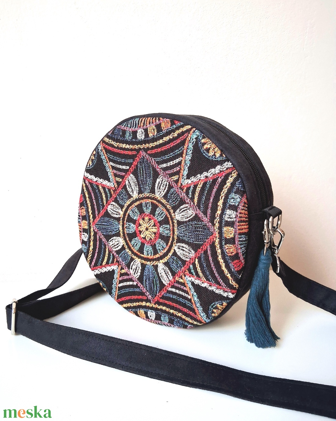 Körtáska, kerek válltáska, geometrikus mintás valódi gobelin szövetből makramé vagy műbőr vállpánttal - táska & tok - kézitáska & válltáska - válltáska - Meska.hu