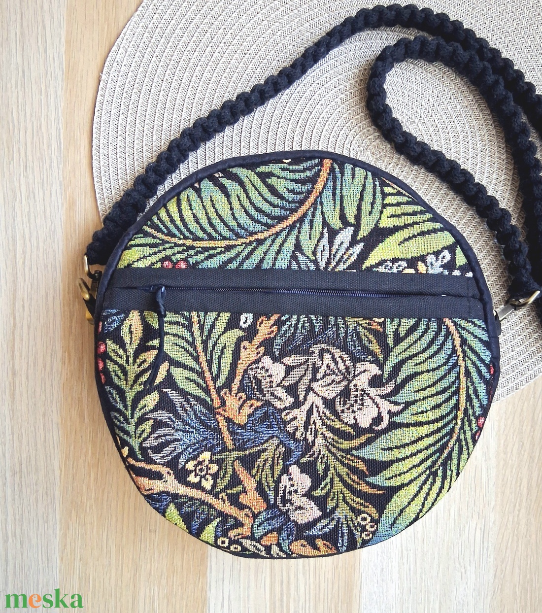 Indás, leveles mintás körtáska, válltáska, valódi gobelin szövetből makramé vagy műbőr vállpánttal - táska & tok - kézitáska & válltáska - válltáska - Meska.hu