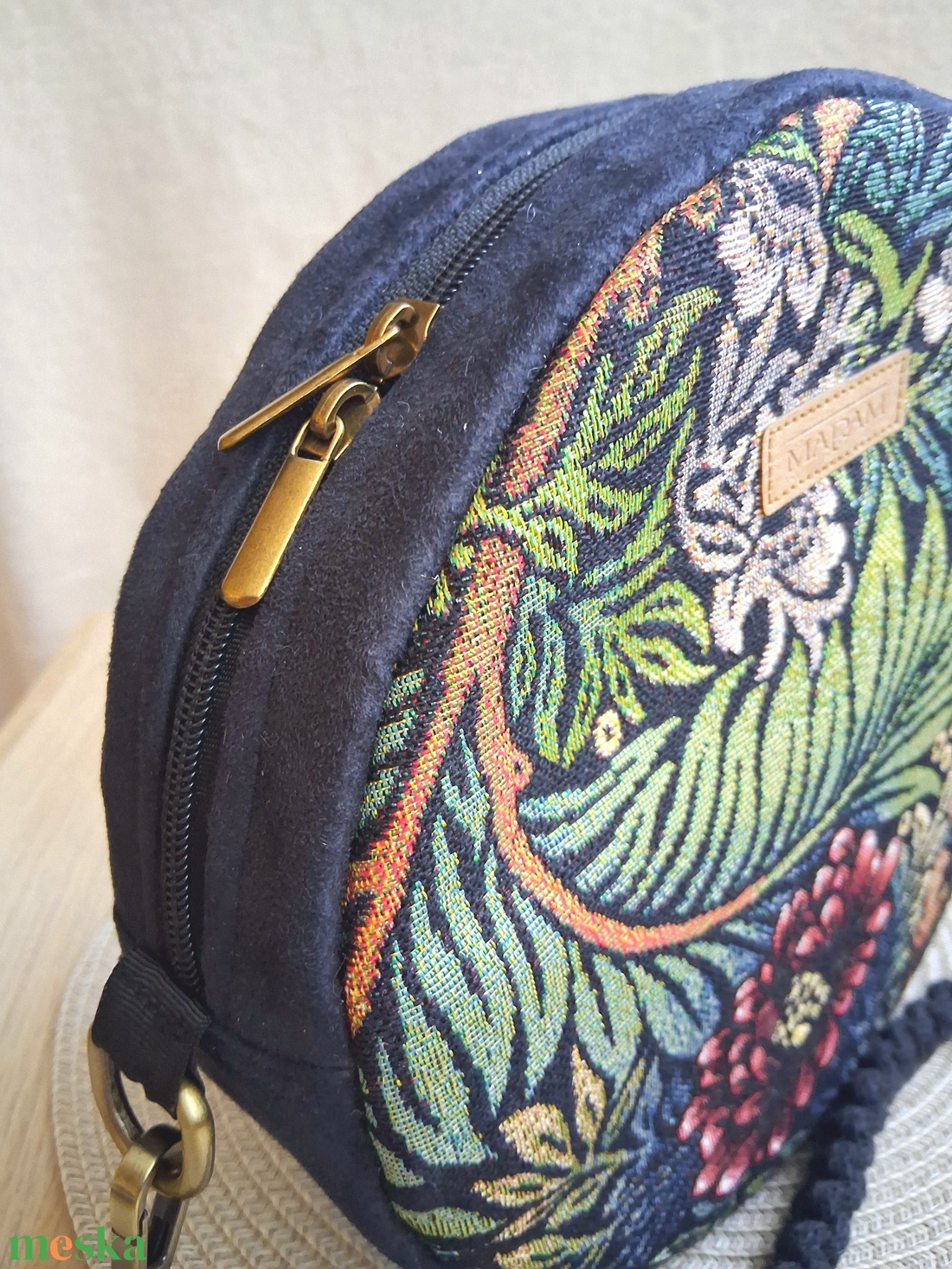 Indás, leveles mintás körtáska, válltáska, valódi gobelin szövetből makramé vagy műbőr vállpánttal - táska & tok - kézitáska & válltáska - válltáska - Meska.hu