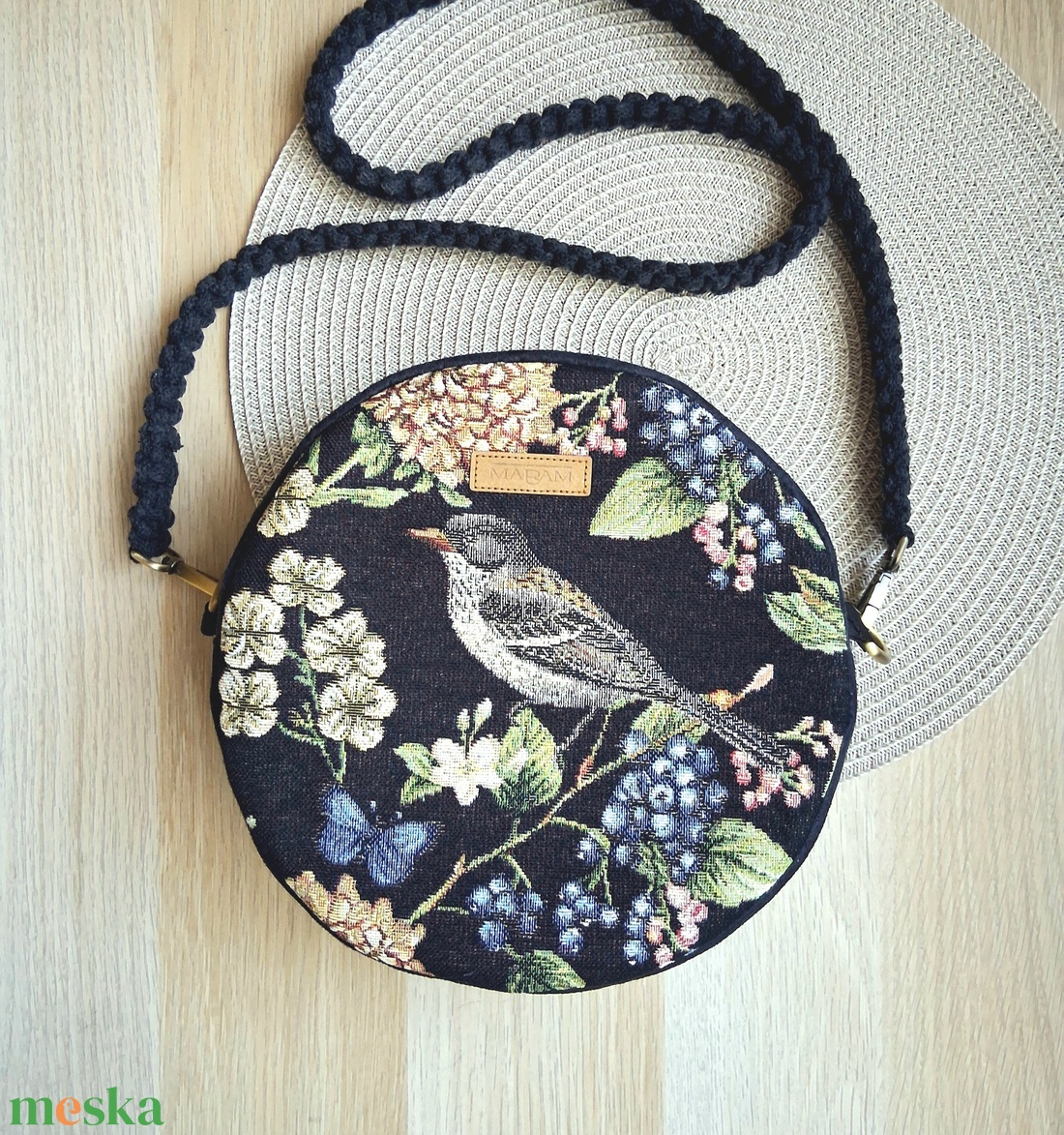 Madár mintás körtáska, válltáska, valódi gobelin szövetből makramé vagy műbőr vállpánttal - táska & tok - kézitáska & válltáska - válltáska - Meska.hu