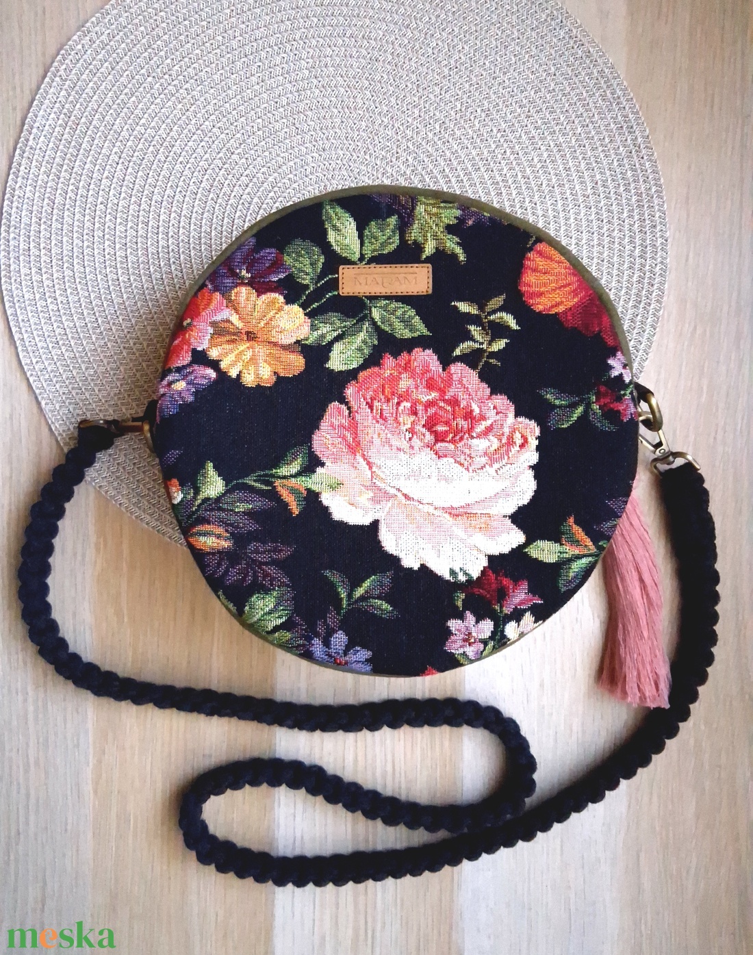 Zöld, rózsamintás körtáska, válltáska, valódi gobelin szövetből makramé vagy műbőr vállpánttal - táska & tok - kézitáska & válltáska - válltáska - Meska.hu