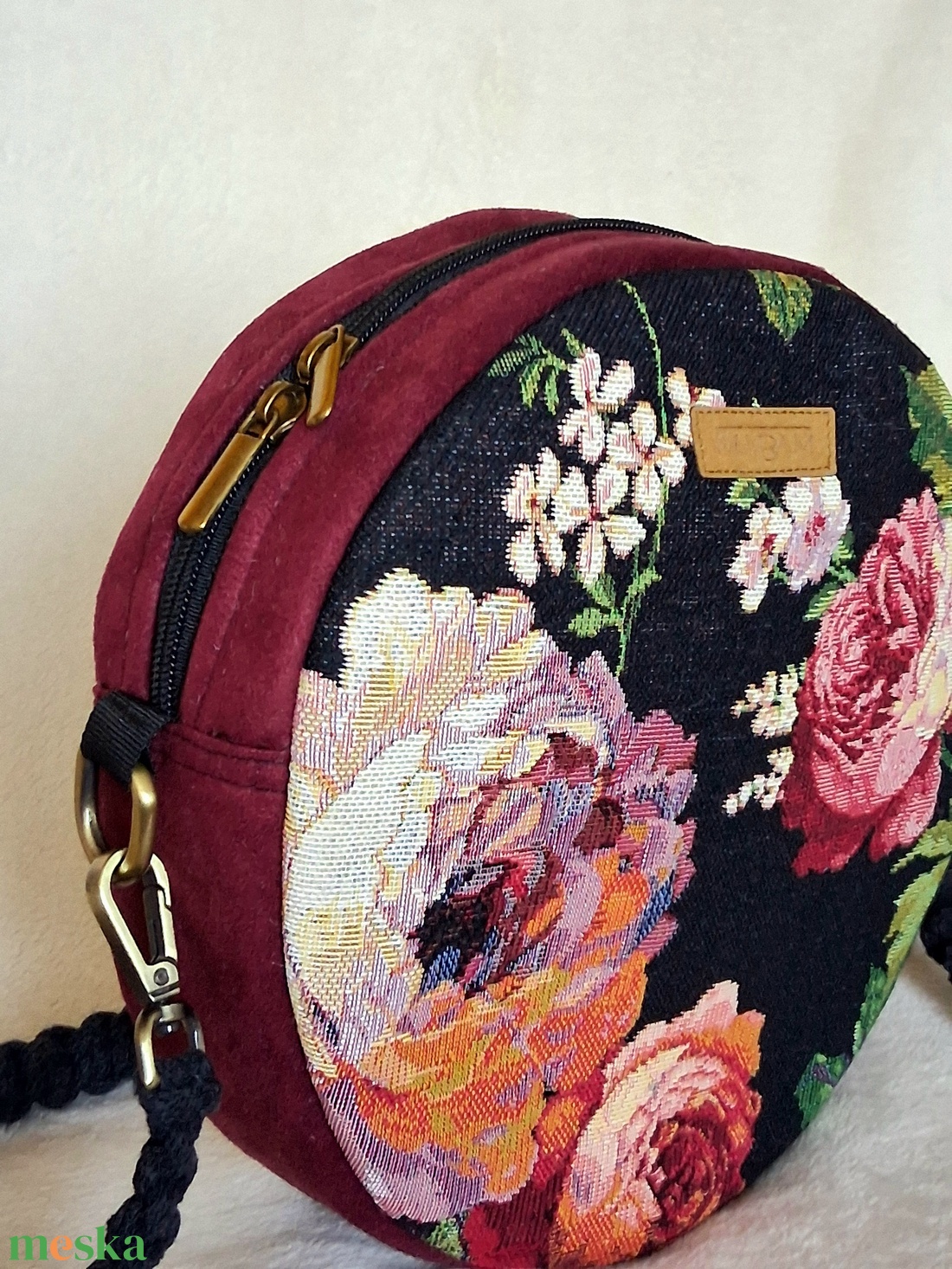 Bordó, rózsamintás körtáska, válltáska, valódi gobelin szövetből makramé vagy műbőr vállpánttal - táska & tok - kézitáska & válltáska - válltáska - Meska.hu