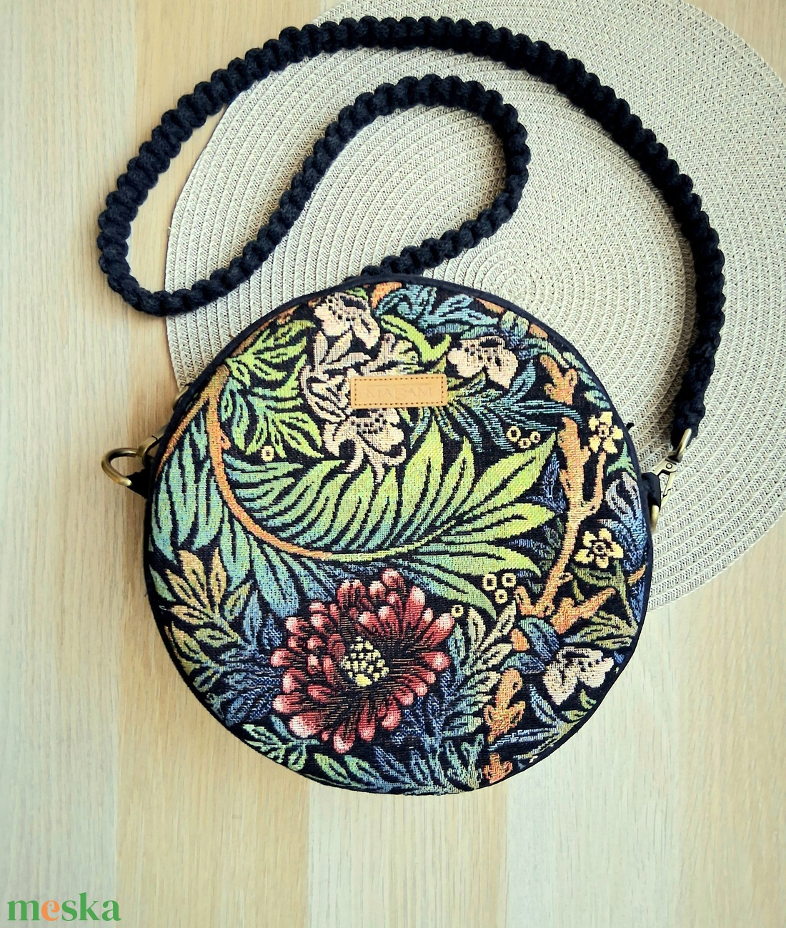 Indás, leveles mintás körtáska, válltáska, valódi gobelin szövetből makramé vagy műbőr vállpánttal - táska & tok - kézitáska & válltáska - válltáska - Meska.hu