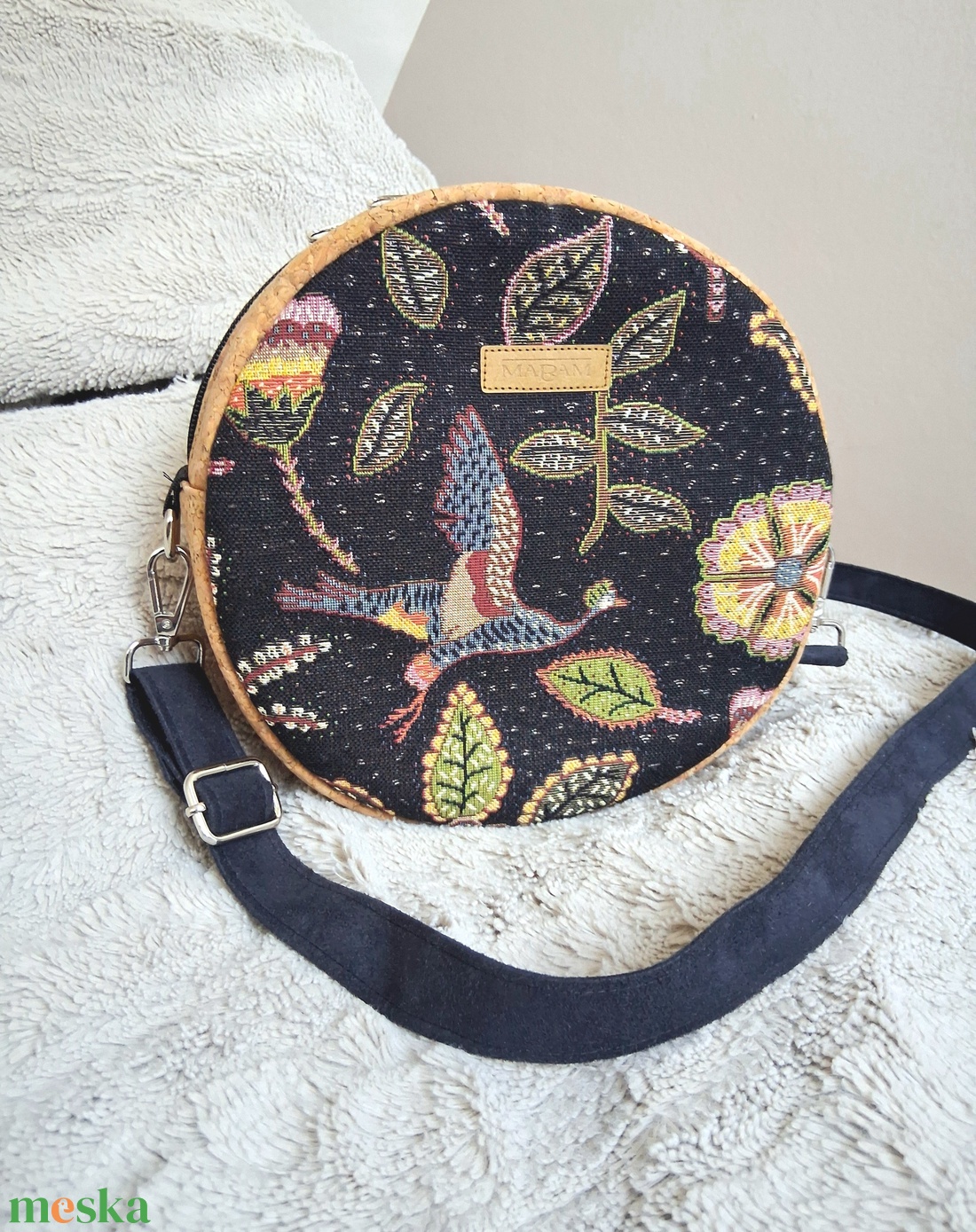 Parafa és valódi gobelin szövetből készült körtáska, válltáska, makramé vagy műbőr vállpánttal - táska & tok - kézitáska & válltáska - válltáska - Meska.hu
