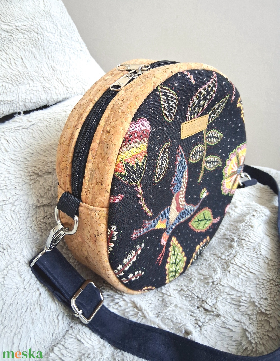 Parafa és valódi gobelin szövetből készült körtáska, válltáska, makramé vagy műbőr vállpánttal - táska & tok - kézitáska & válltáska - válltáska - Meska.hu
