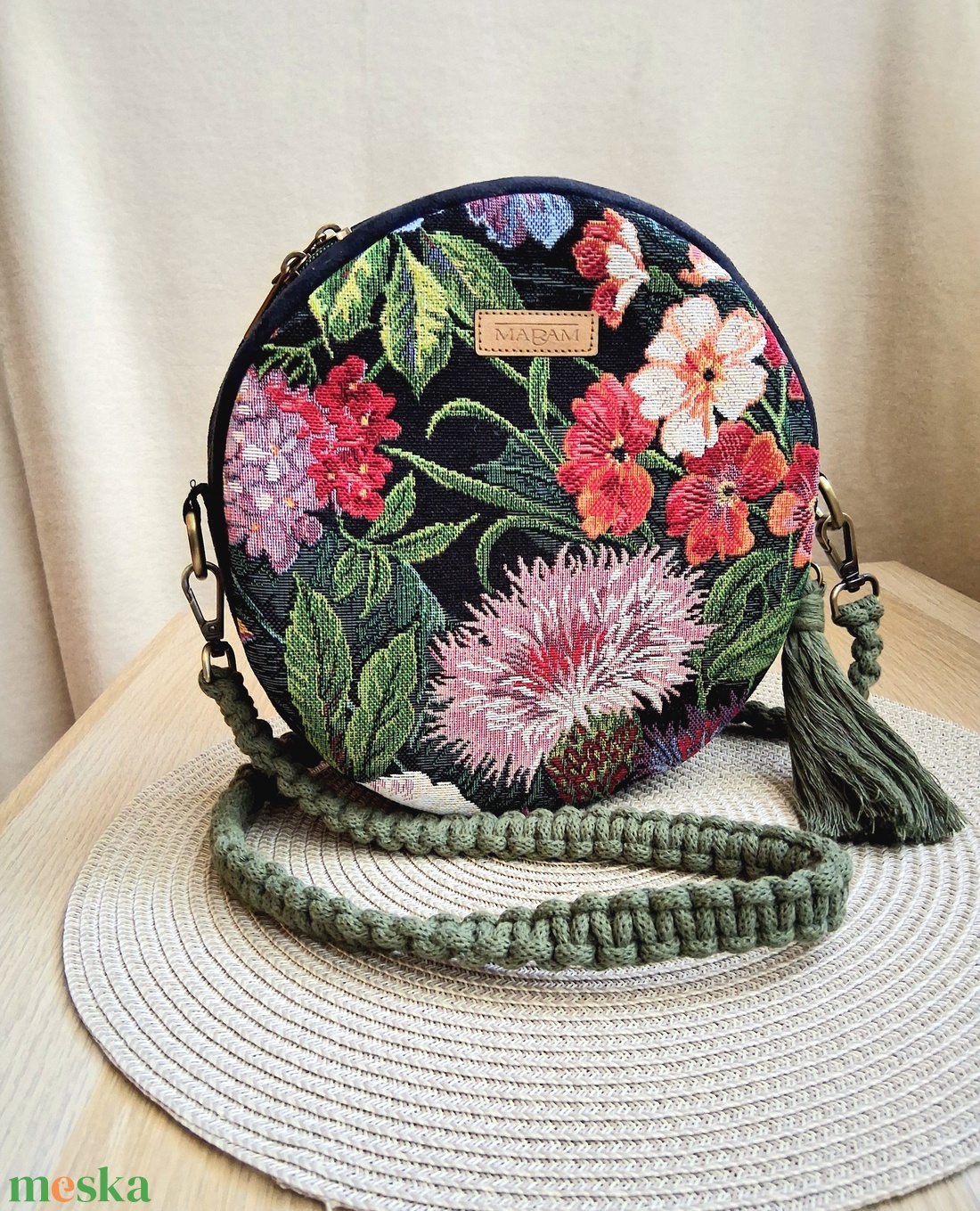 Szegfű körtáska, válltáska, valódi gobelin szövetből, makramé vagy műbőr vállpánttal - táska & tok - kézitáska & válltáska - válltáska - Meska.hu